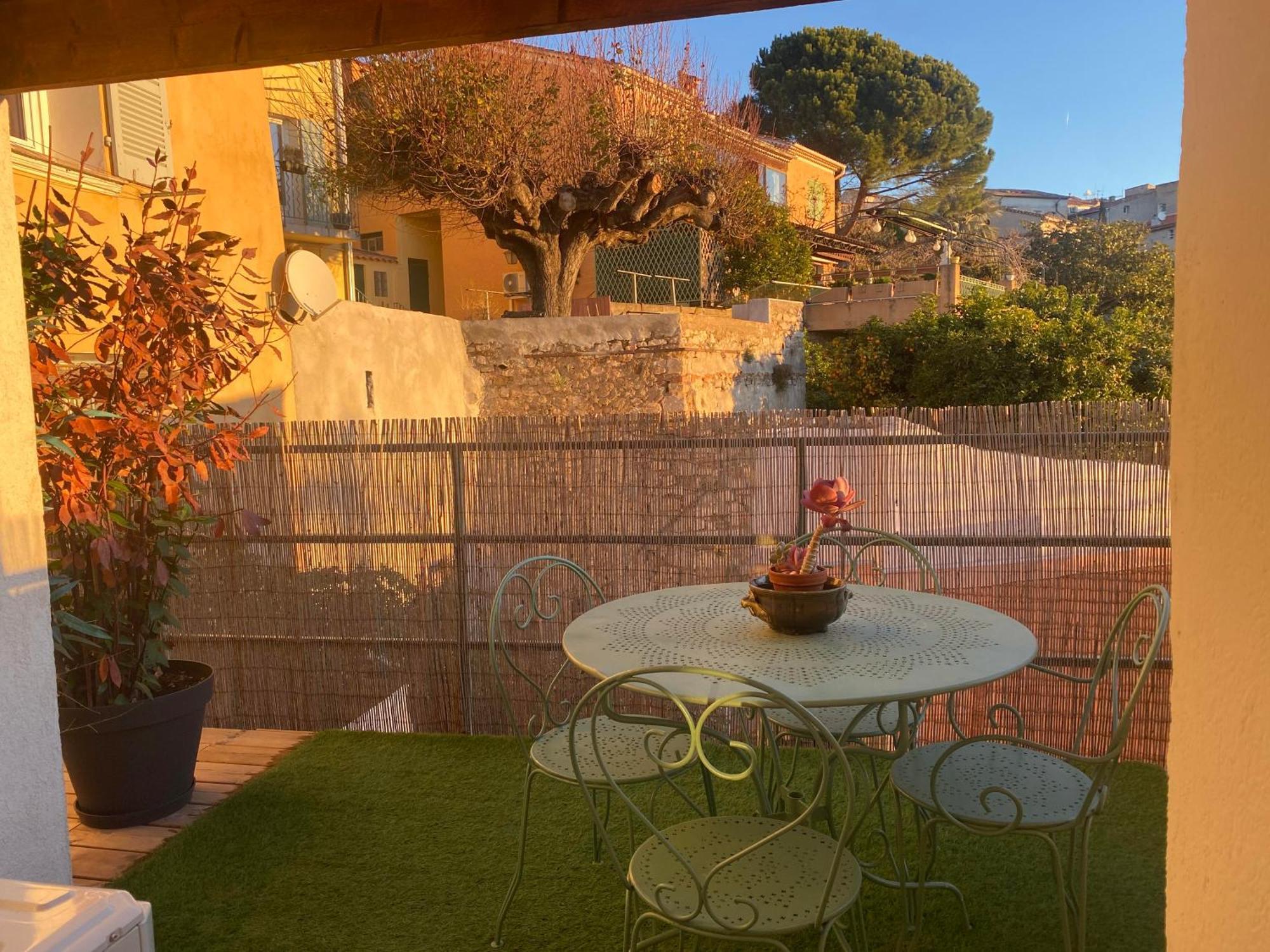Spacieux Duplex, Vue Mer Et Belle Terrasse Hyeres Exterior photo